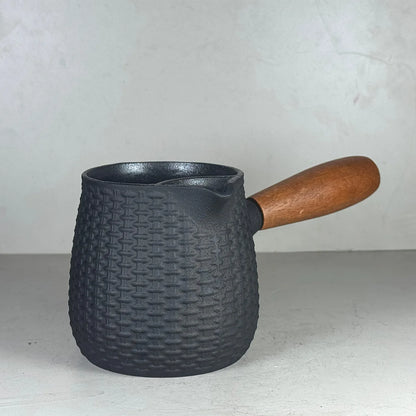 Théière Japonaise en Fonte 550ml avec Poignée Latérale et Manche en Bois
