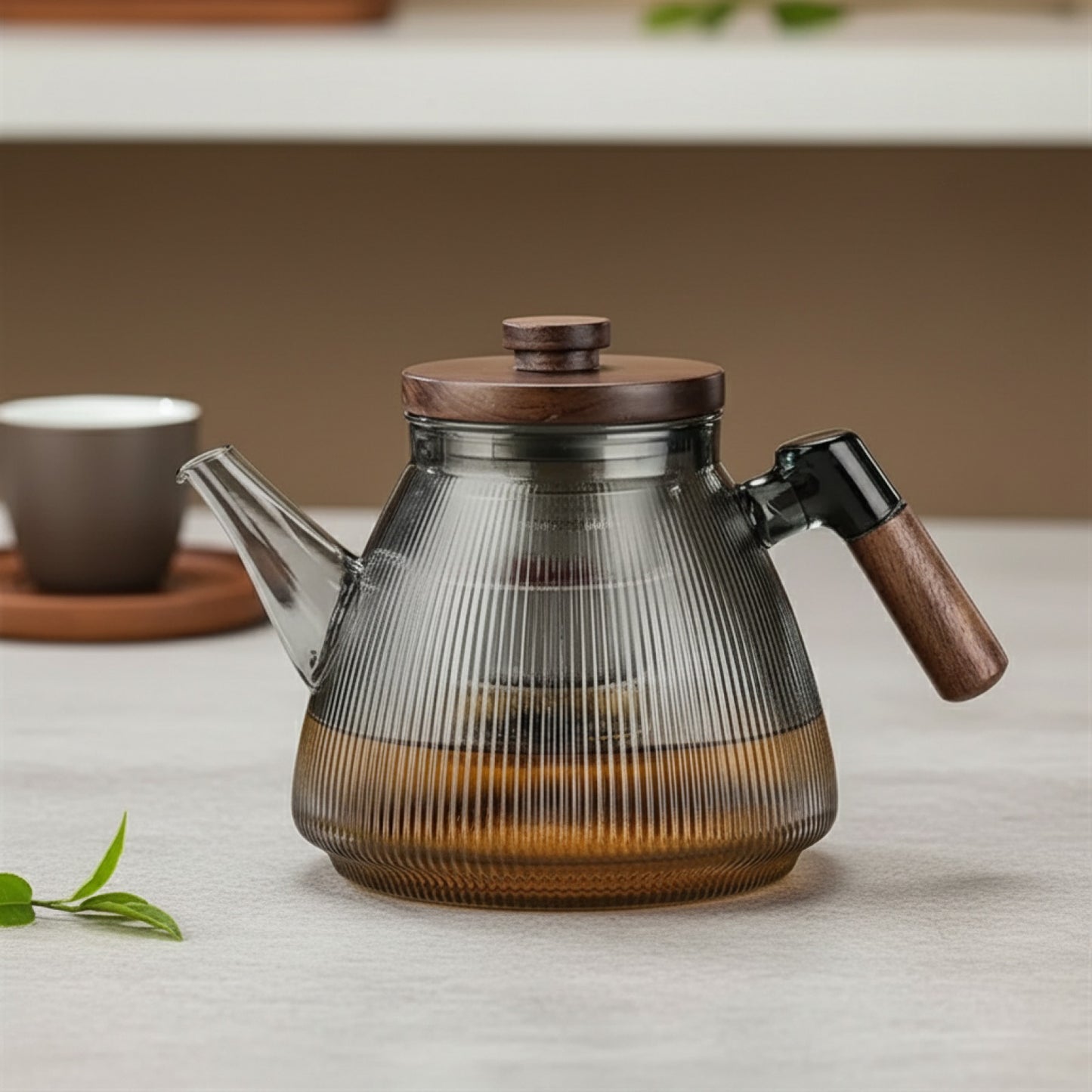 Théière en Verre Borosilicate Rayée avec Poignée en Noyer - Usage Double : Infusion & Cuisson
