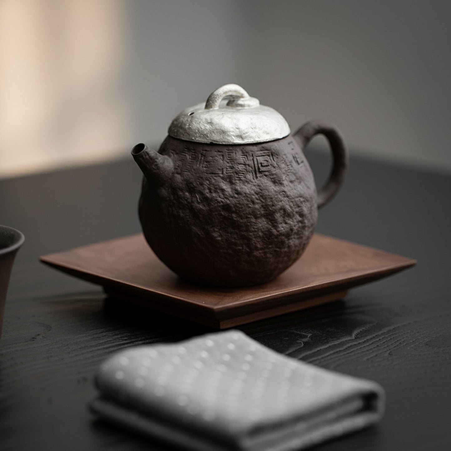 Théière Japonaise Argentée & Dorée - Poterie Grossière & Infuseur à Thé