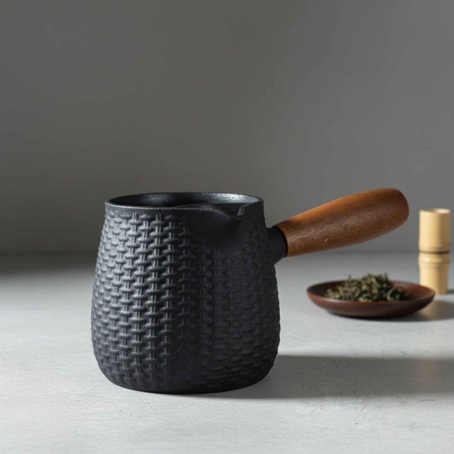 Théière Japonaise en Fonte 550ml avec Poignée Latérale et Manche en Bois
